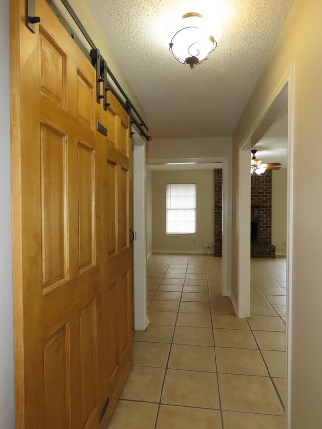 Building Photo - 808 Corey Dr