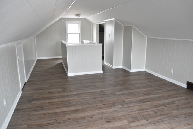 Upstairs bedroom - 2703 Oakwood Drive