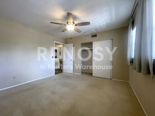 Building Photo - 2402 Ecuadorian Way