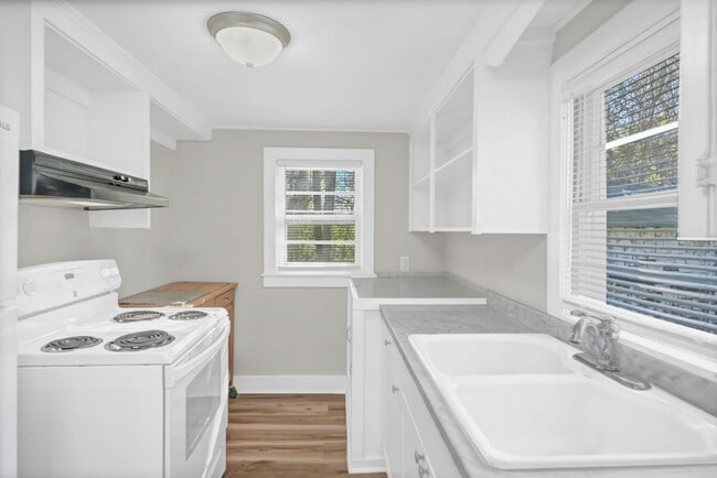 Building Photo - Beautiful historic home for rent in The Av...