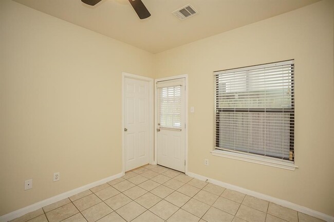 Building Photo - 4411 Koehler St