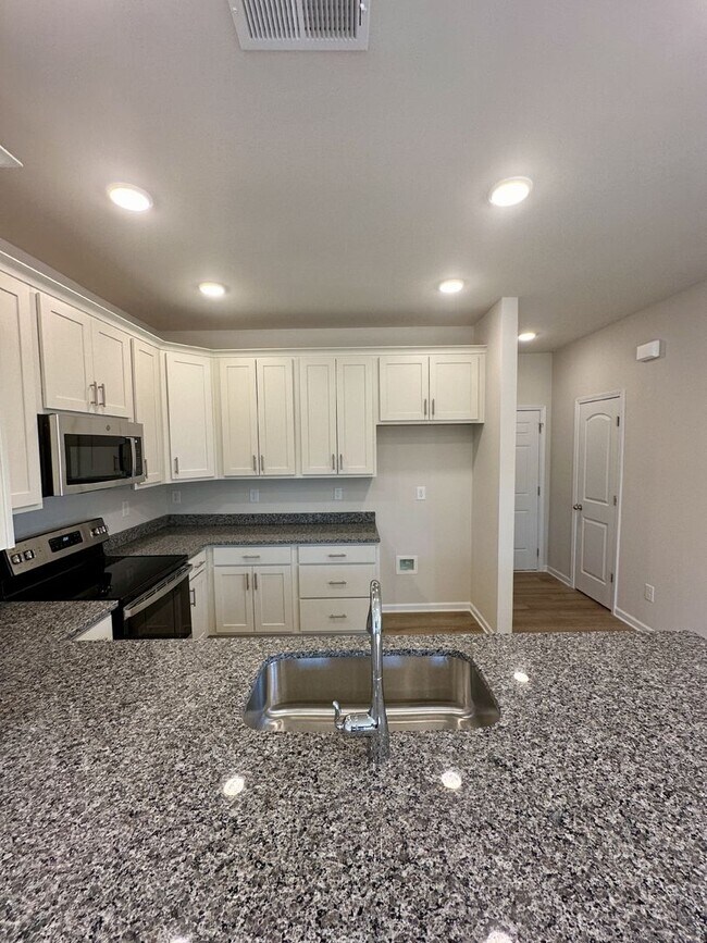 Building Photo - Nice 2BR/2BA