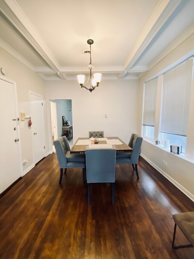 Building Photo - 2246 W Armitage-3F