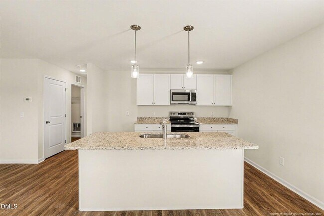 Building Photo - 92 Littlefield Ln