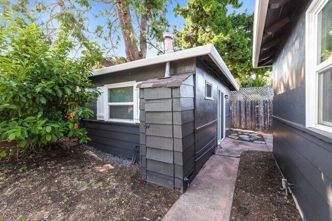 Building Photo - 2107MONTGOMERYDRIVE (L)