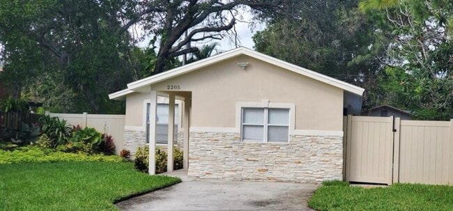 Building Photo - 2205 Calexico Way S