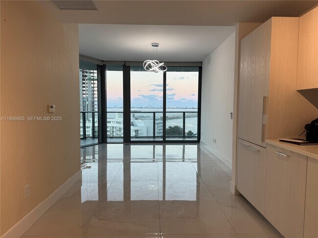 Building Photo - 501 NE 31st St