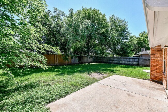 Building Photo - 7203 Santa Rita Dr