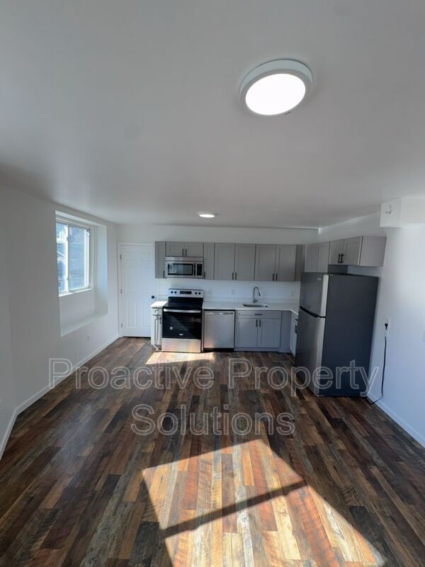 Building Photo - 730 N Main St