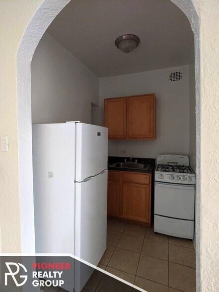 Building Photo - 4831 N Damen Ave