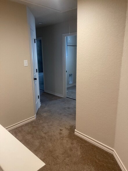 Building Photo - 6934 Lakeview Dr.