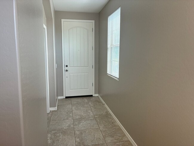 Building Photo - **BEAUTIFUL 3 BEDROOM/3 BATHROOM HOME LOCATED IN EASTMARK (ELLSWORTH & RAY)**