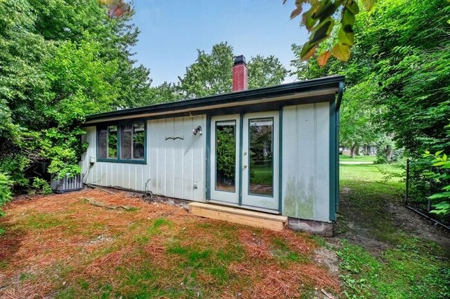 Building Photo - Beautifully Home with Large Backyard & 2-Car Garage in York Subdivision