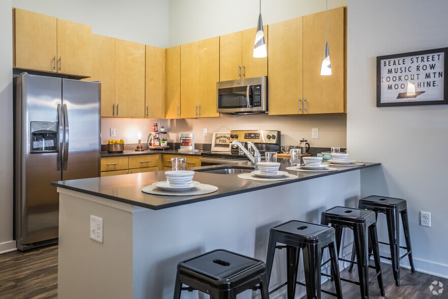 2 BR, 2 BA - Ellington - Highland Row