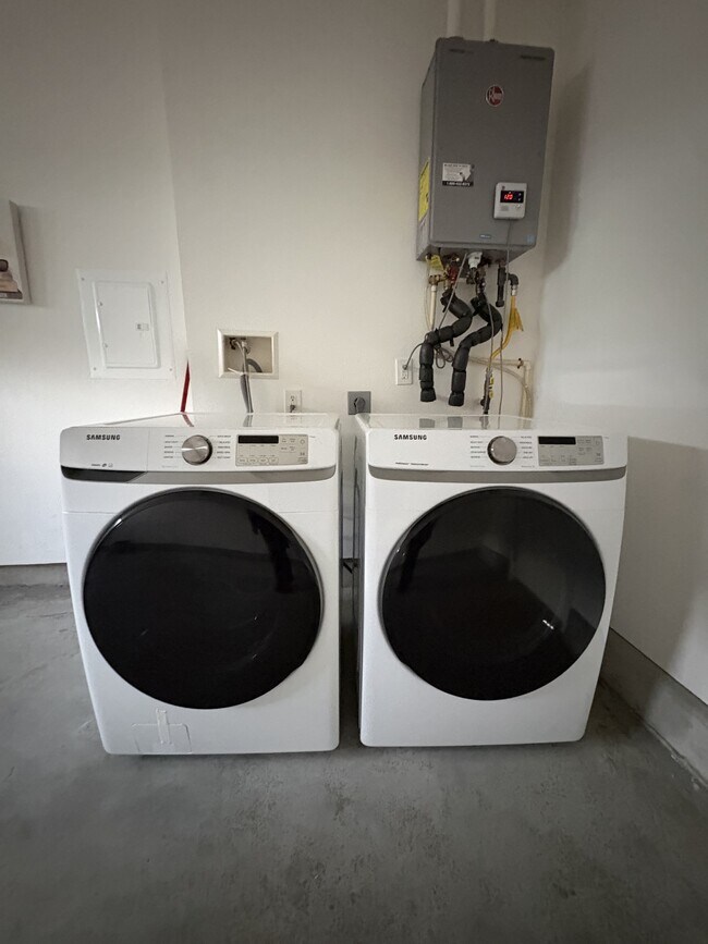 Building Photo - 488 Palmilla Pl