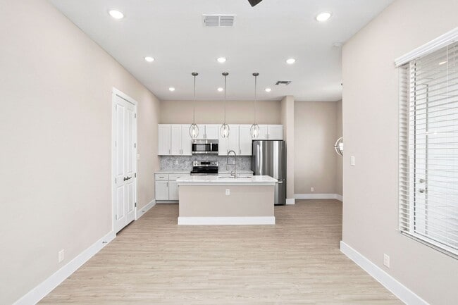 Building Photo - Brand New 3/2.5 Townhome