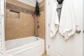 Building Photo - 632 E Broadway