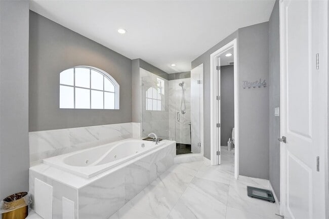 Building Photo - 3534 Forest View Cir