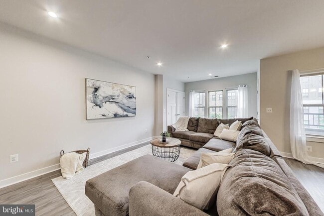 Building Photo - 10020 Ruffian Wy