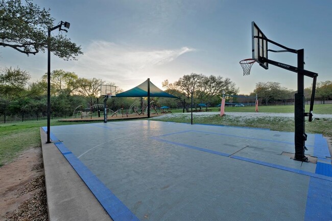 Building Photo - 8108 Tierra Linda Ln