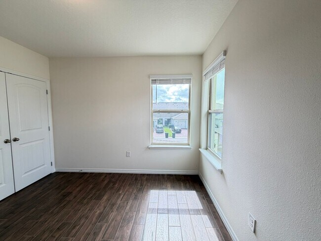 Building Photo - Perfect Home waiting for you! FULLY FURNISHED!
