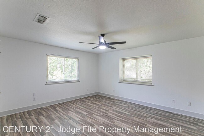 Building Photo - 4 br, 3 bath House - 10749 Legg Drive