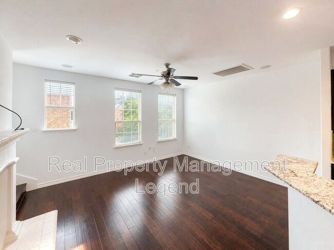 Building Photo - 5729 Knox Dr
