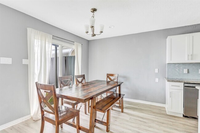 Building Photo - 1746 Cloister Dr