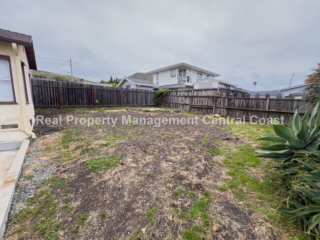 Building Photo - AVAILABLE MAY - 3 Bed / 2 Bath Cayucos Home