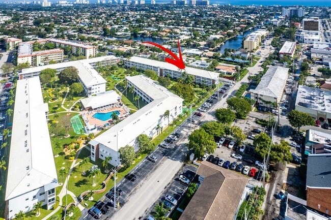 Building Photo - 2455 NE 51st St