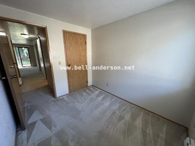 Building Photo - Renton Condo Unit Available!