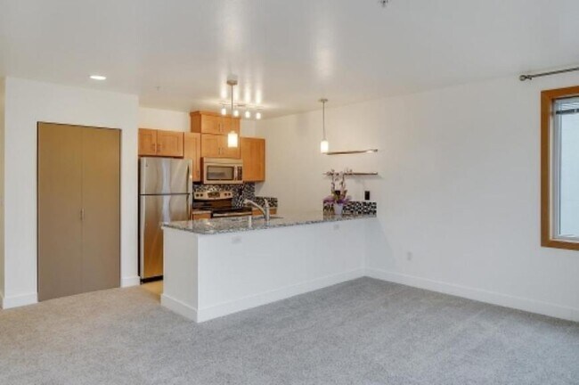 Building Photo - 1 bedroom in Seattle WA 98121