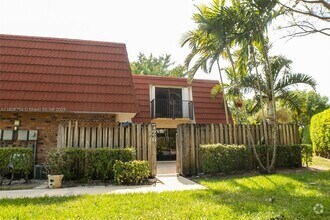 Building Photo - 726 NW 98th Cir