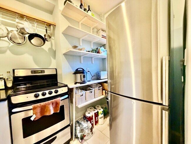 Building Photo - 354 Beacon St