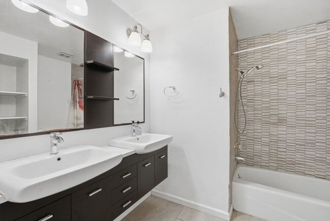 Building Photo - Mesa 4 Bed Single-Level Home • 2,044 Sq Ft • Oversized Yard • Stapley & McKellips