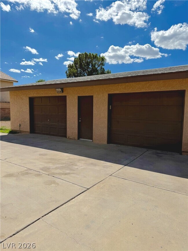 Building Photo - 1571 Turf Dr
