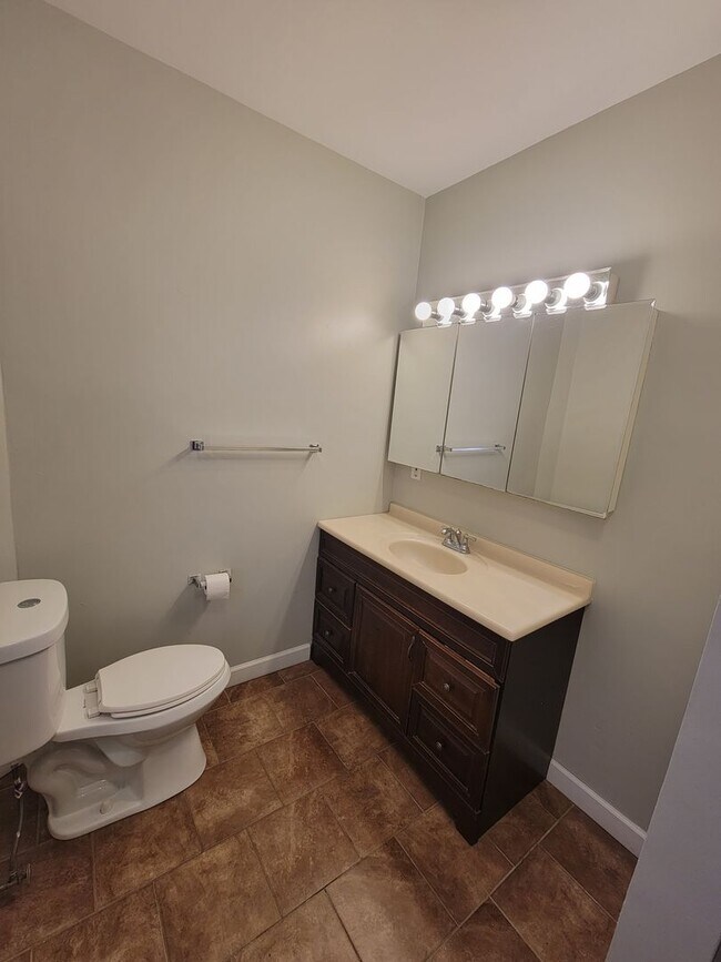 Building Photo - 4619 Cedar Ave