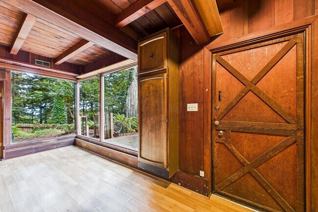 Building Photo - 2910 Greenbriar Ln