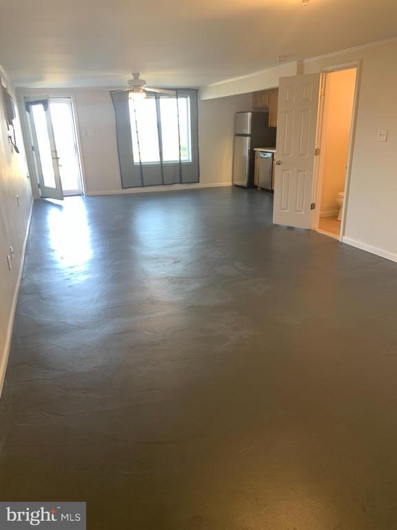 Building Photo - 1072 River Bay Rd