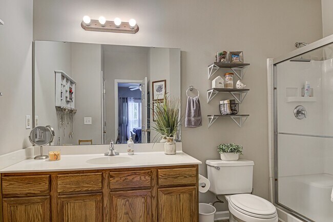 Building Photo - Beautiful 3BR/2BA Townhome in Winston-Salem