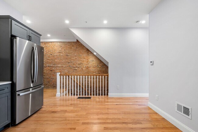 Building Photo - 277 W 5th St