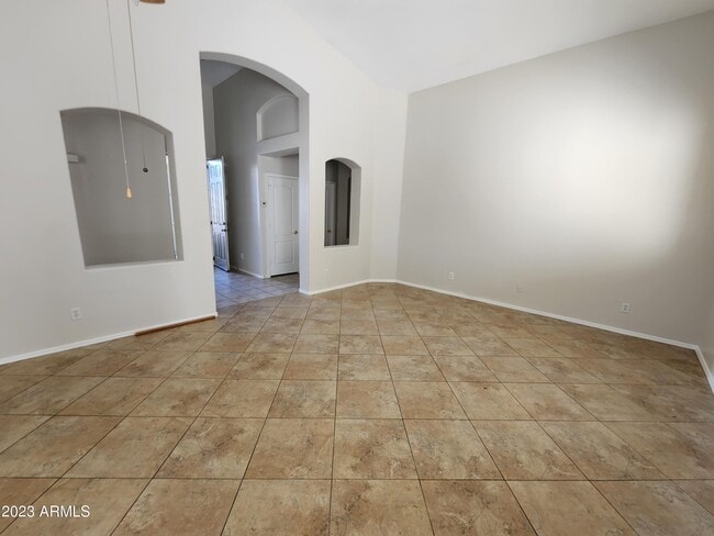 Building Photo - 12547 W Glenrosa Dr
