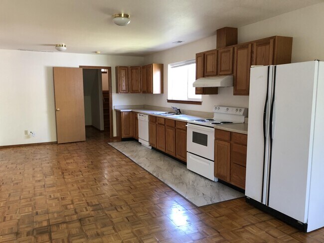 Building Photo - 2334 NE 94th St