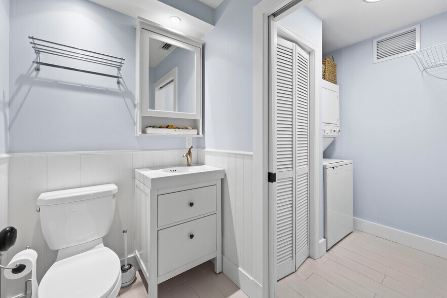 Building Photo - 3937 Arelia Dr N