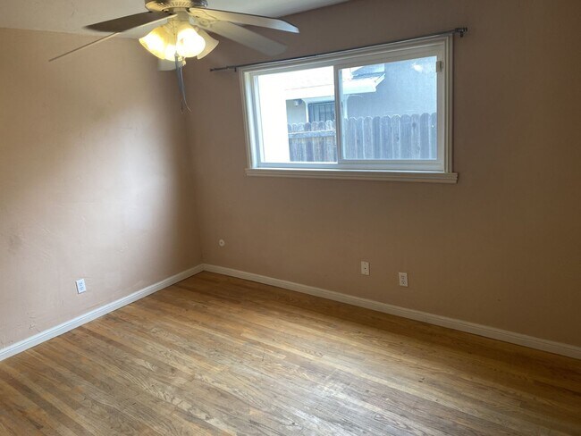 Building Photo - Charming 4 Bedroom, 2 Bath Home