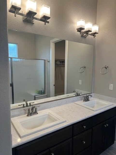 Building Photo - Gorgeous 3 Bedroom 2 Bathroom Manteca Home