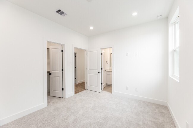 Building Photo - 905 Quitman St