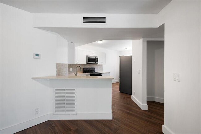 Building Photo - 8851 Wiles Rd