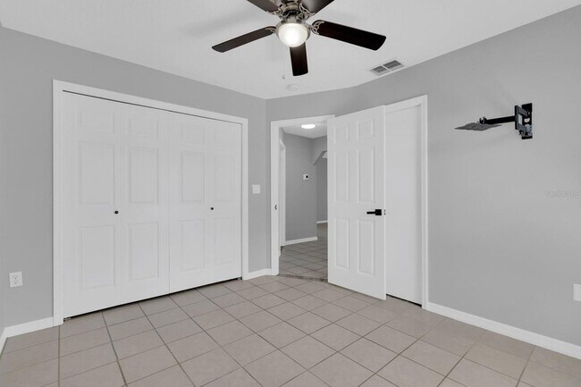 Building Photo - 2414 Sweetwater Blvd