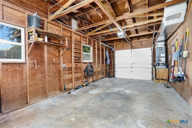 Building Photo - 2052 Gruene Rd